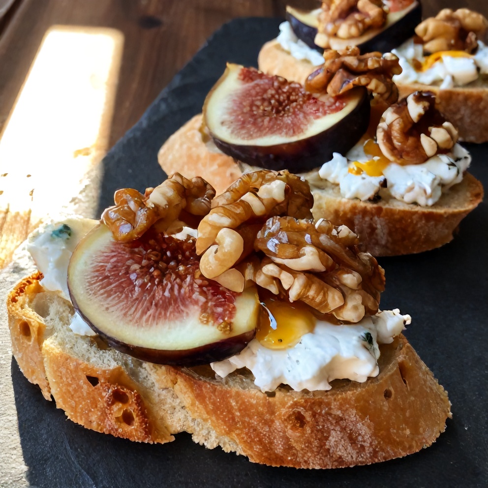 fig and goat cheese crostini